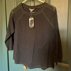 EDDIE BAUER ELITE CREW TOP WOMENS SMALL BLACK. EYELET DESIGN NWT